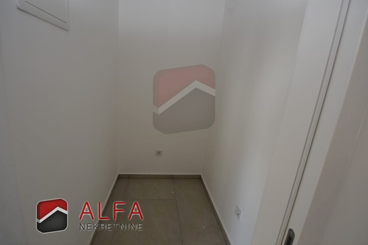 Croazia, Šibenik, Bogdanovići, vicino a Jadrija, in vendita nuova e moderna casa bifamiliare con piscina