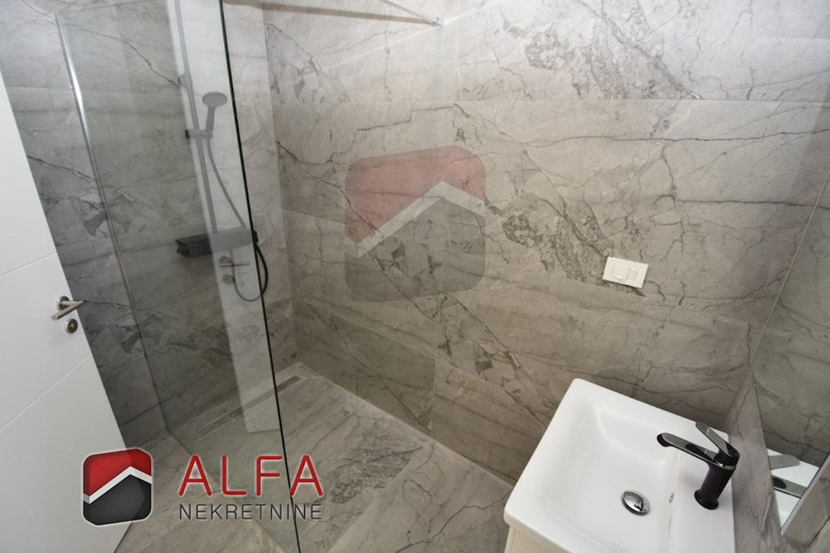 Croazia, Šibenik, Bogdanovići, vicino a Jadrija, in vendita nuova e moderna casa bifamiliare con piscina