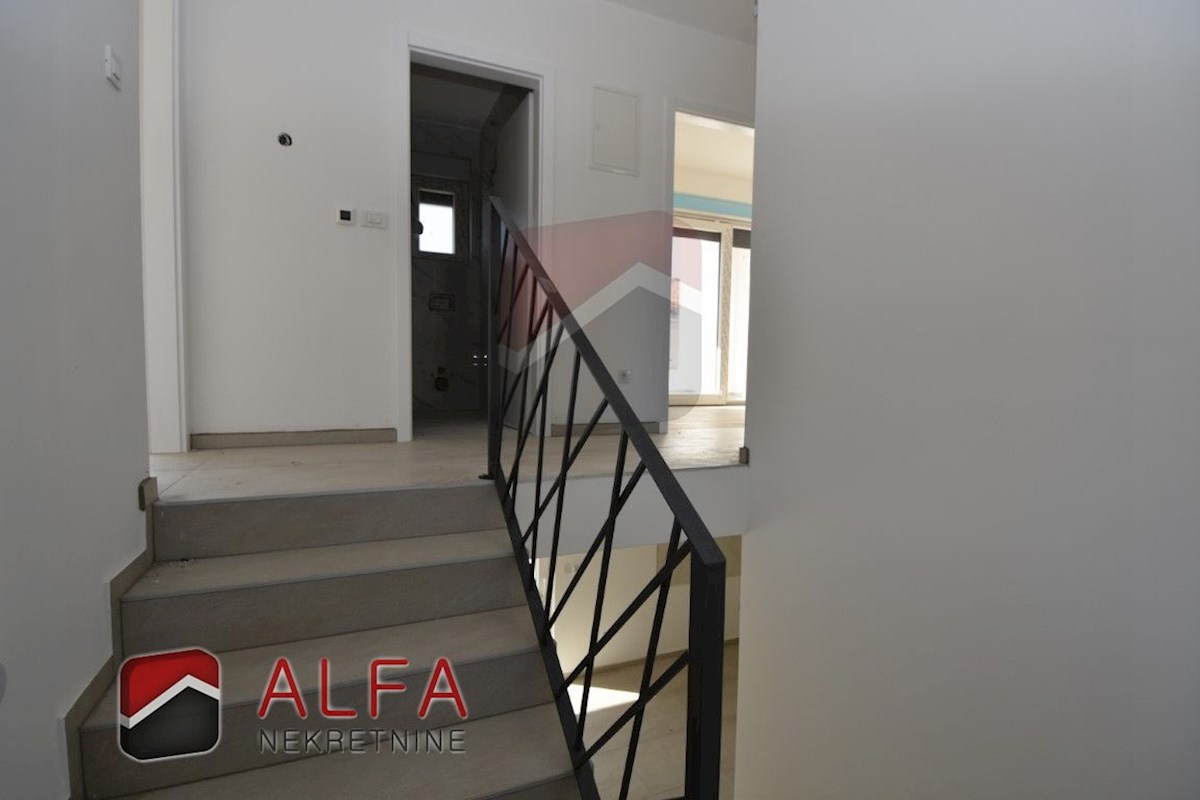 Croazia, Šibenik, Bogdanovići, vicino a Jadrija, in vendita nuova e moderna casa bifamiliare con piscina