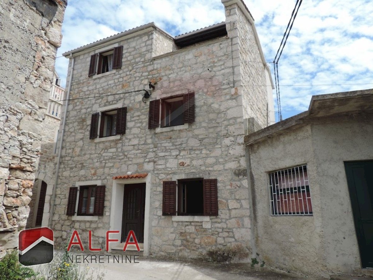 Croazia, Isola di Prvić, Šepurine, antica casa in pietra in vendita con vista mare