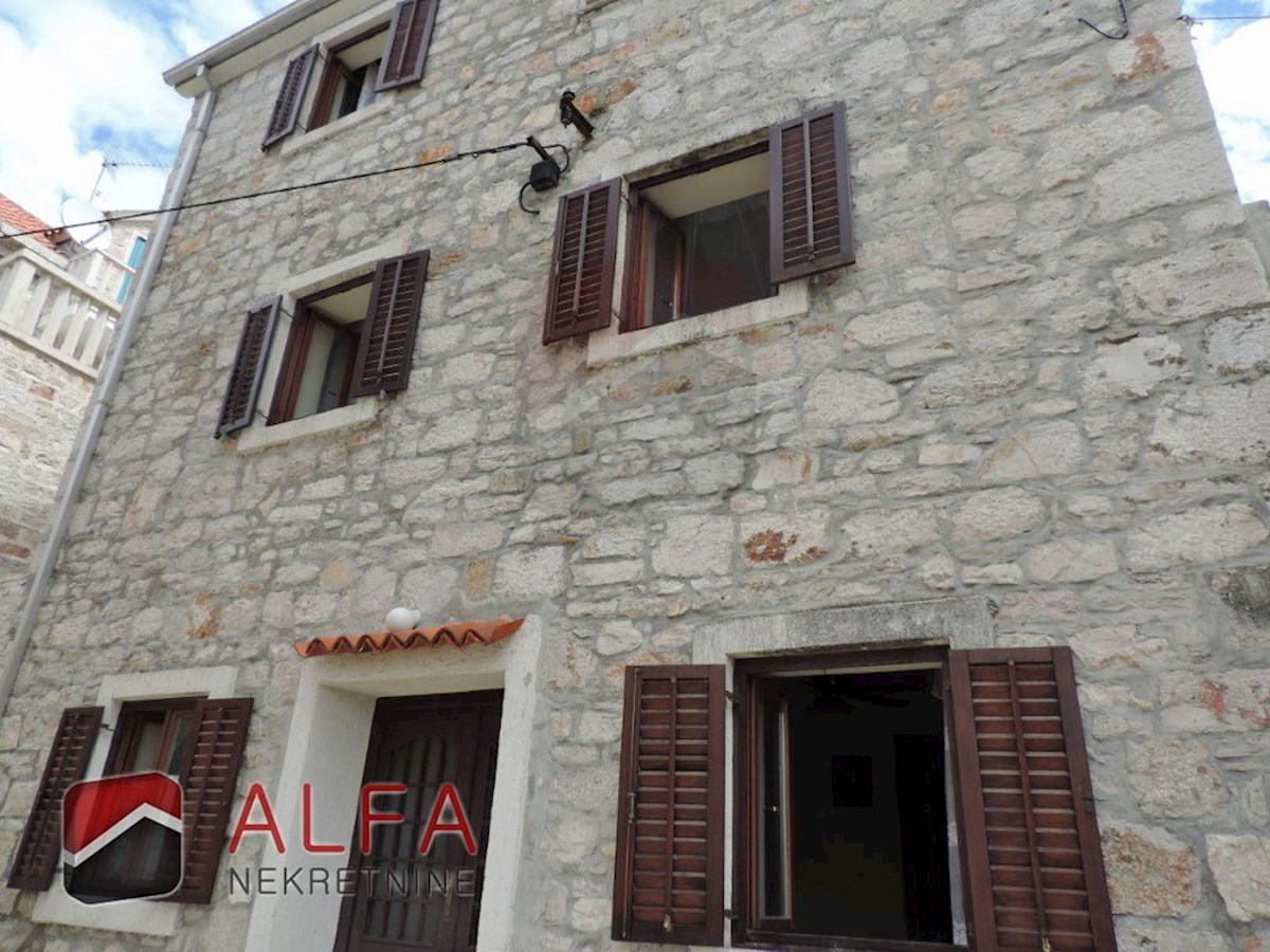 Croazia, Isola di Prvić, Šepurine, antica casa in pietra in vendita con vista mare