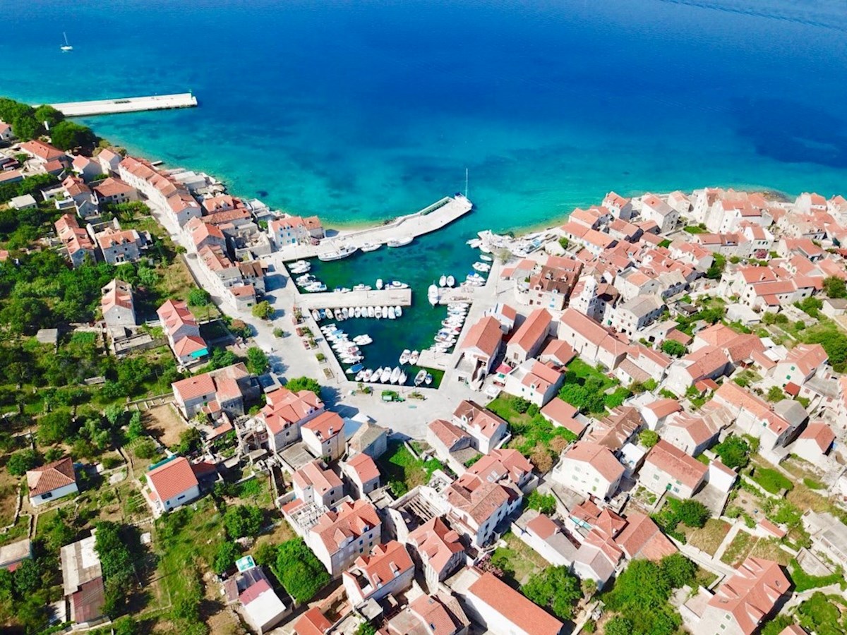 Croazia, Isola di Prvić, Šepurine, antica casa in pietra in vendita con vista mare