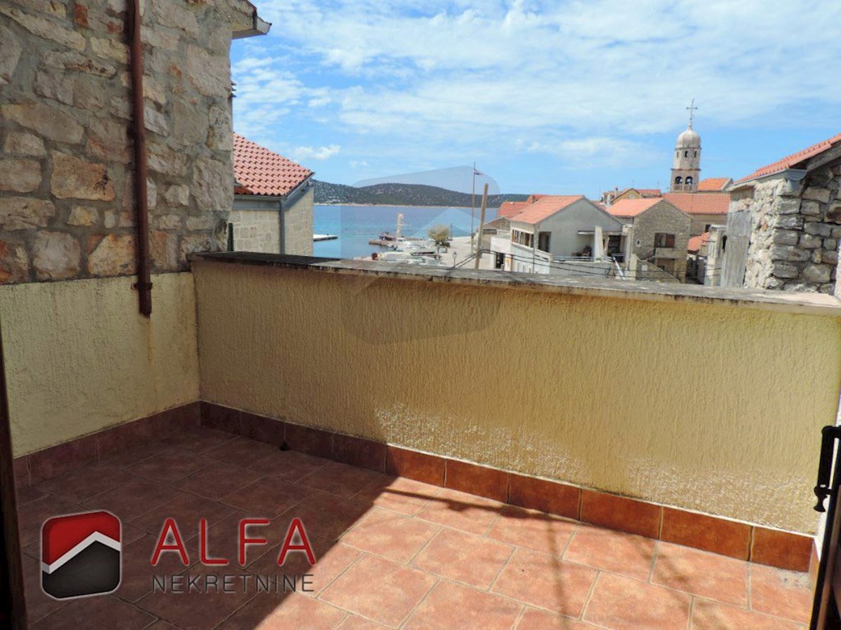 Croazia, Isola di Prvić, Šepurine, antica casa in pietra in vendita con vista mare