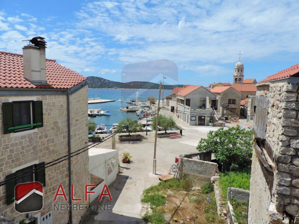 Croazia, Isola di Prvić, Šepurine, antica casa in pietra in vendita con vista mare