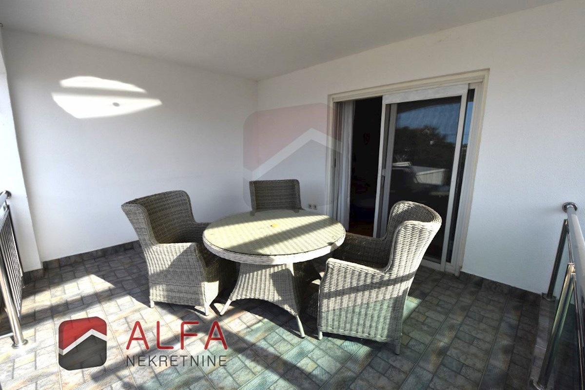 Croazia, Vodice – appartamento arredato al piano terra con cortile