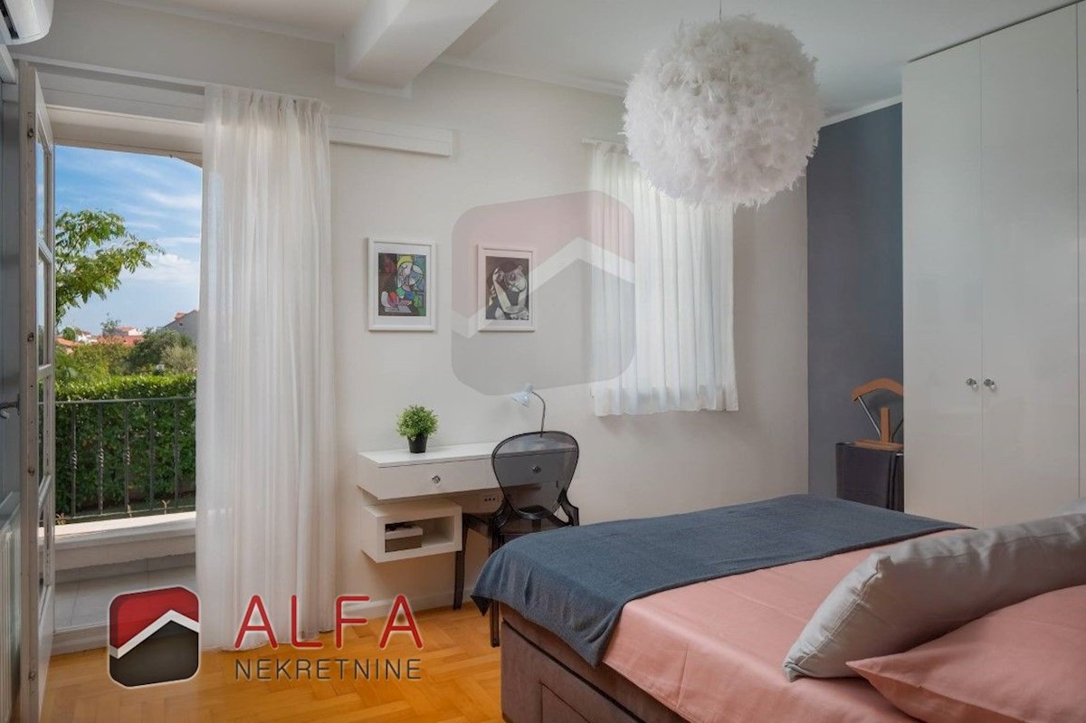 Croazia, Vodice: Villa di lusso per famiglie in vendita, con piscina, garage e vista mare