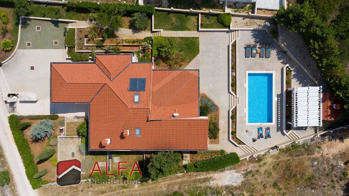 Croazia, Vodice: Villa di lusso per famiglie in vendita, con piscina, garage e vista mare