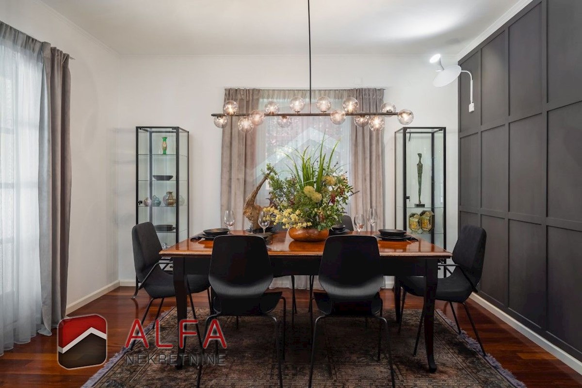 Croazia, Vodice: Villa di lusso per famiglie in vendita, con piscina, garage e vista mare