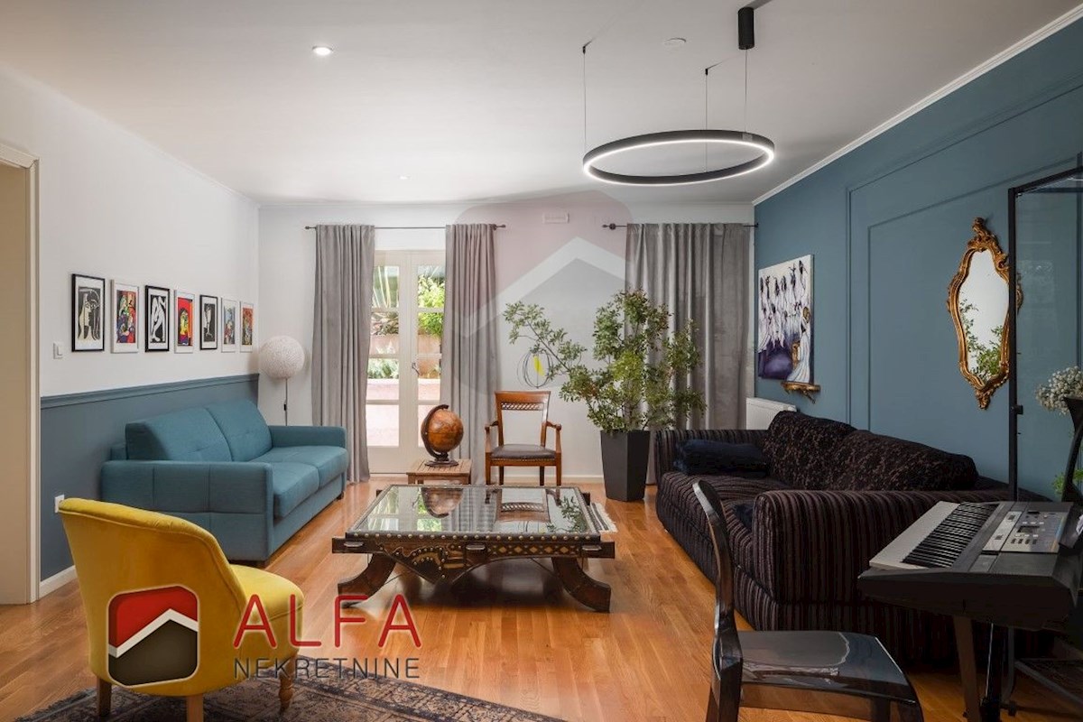 Croazia, Vodice: Villa di lusso per famiglie in vendita, con piscina, garage e vista mare