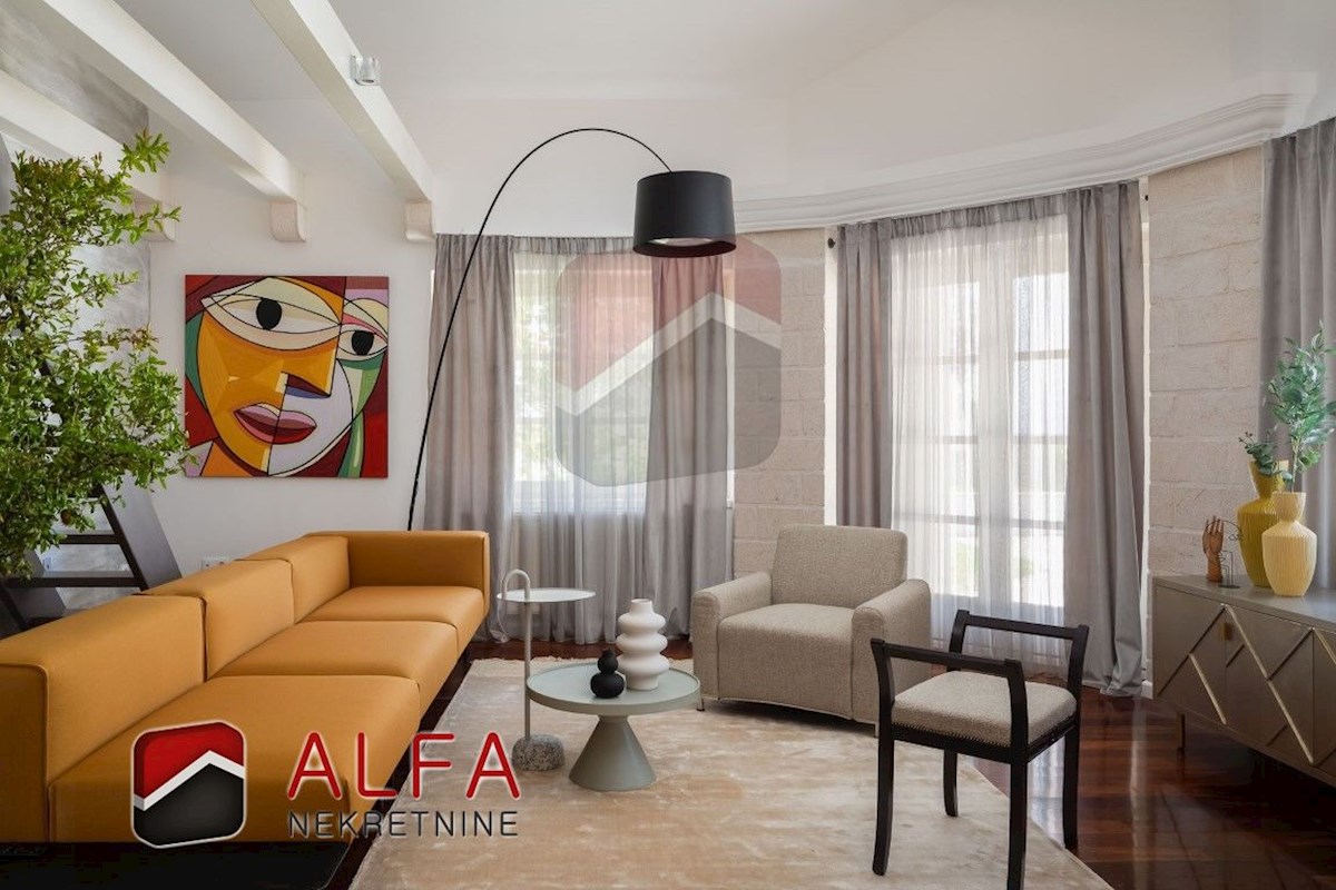 Croazia, Vodice: Villa di lusso per famiglie in vendita, con piscina, garage e vista mare