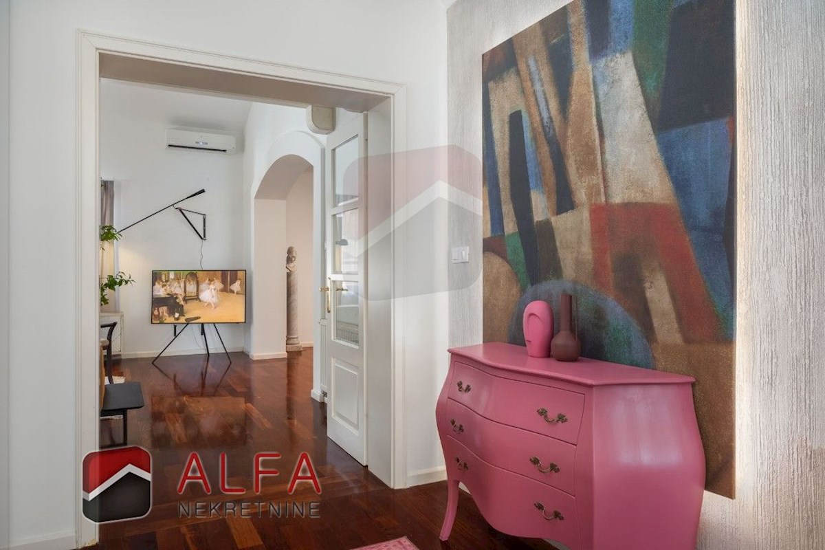 Croazia, Vodice: Villa di lusso per famiglie in vendita, con piscina, garage e vista mare