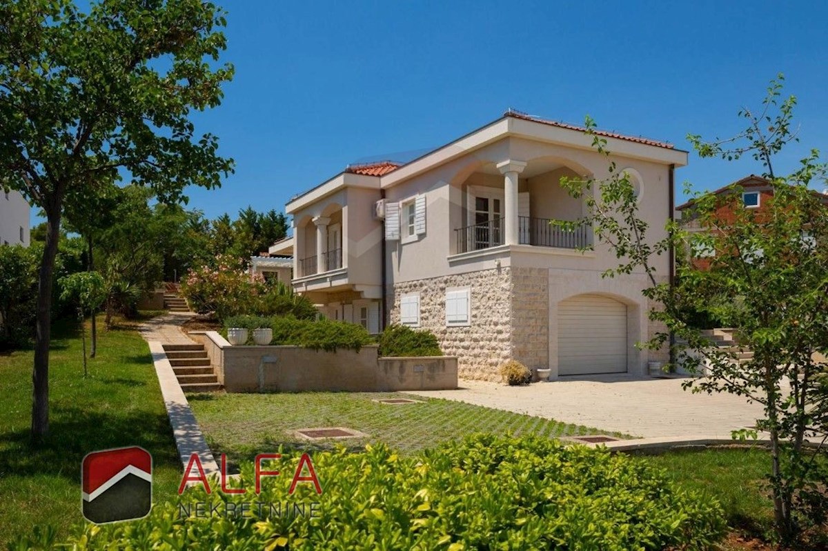Croazia, Vodice: Villa di lusso per famiglie in vendita, con piscina, garage e vista mare