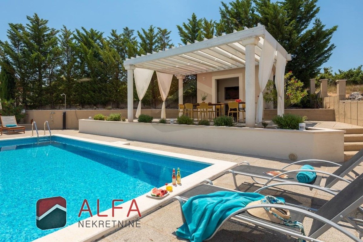 Croazia, Vodice: Villa di lusso per famiglie in vendita, con piscina, garage e vista mare