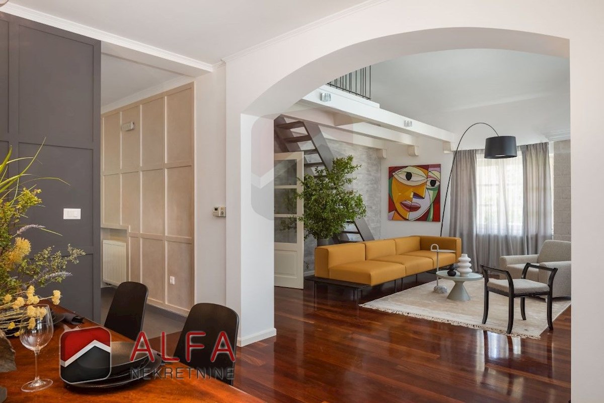 Croazia, Vodice: Villa di lusso per famiglie in vendita, con piscina, garage e vista mare