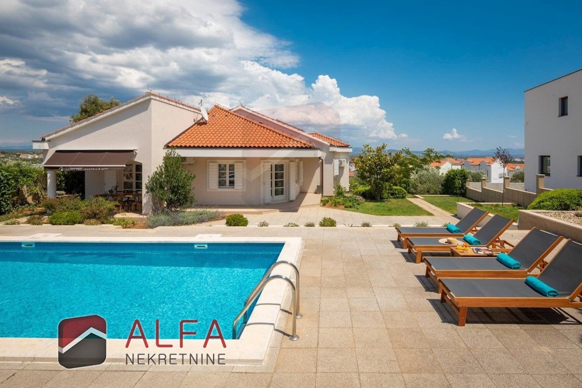 Croazia, Vodice: Villa di lusso per famiglie in vendita, con piscina, garage e vista mare