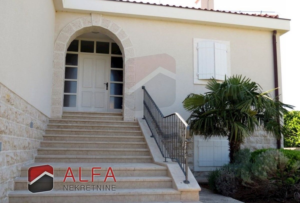Croazia, Vodice: Villa di lusso per famiglie in vendita, con piscina, garage e vista mare