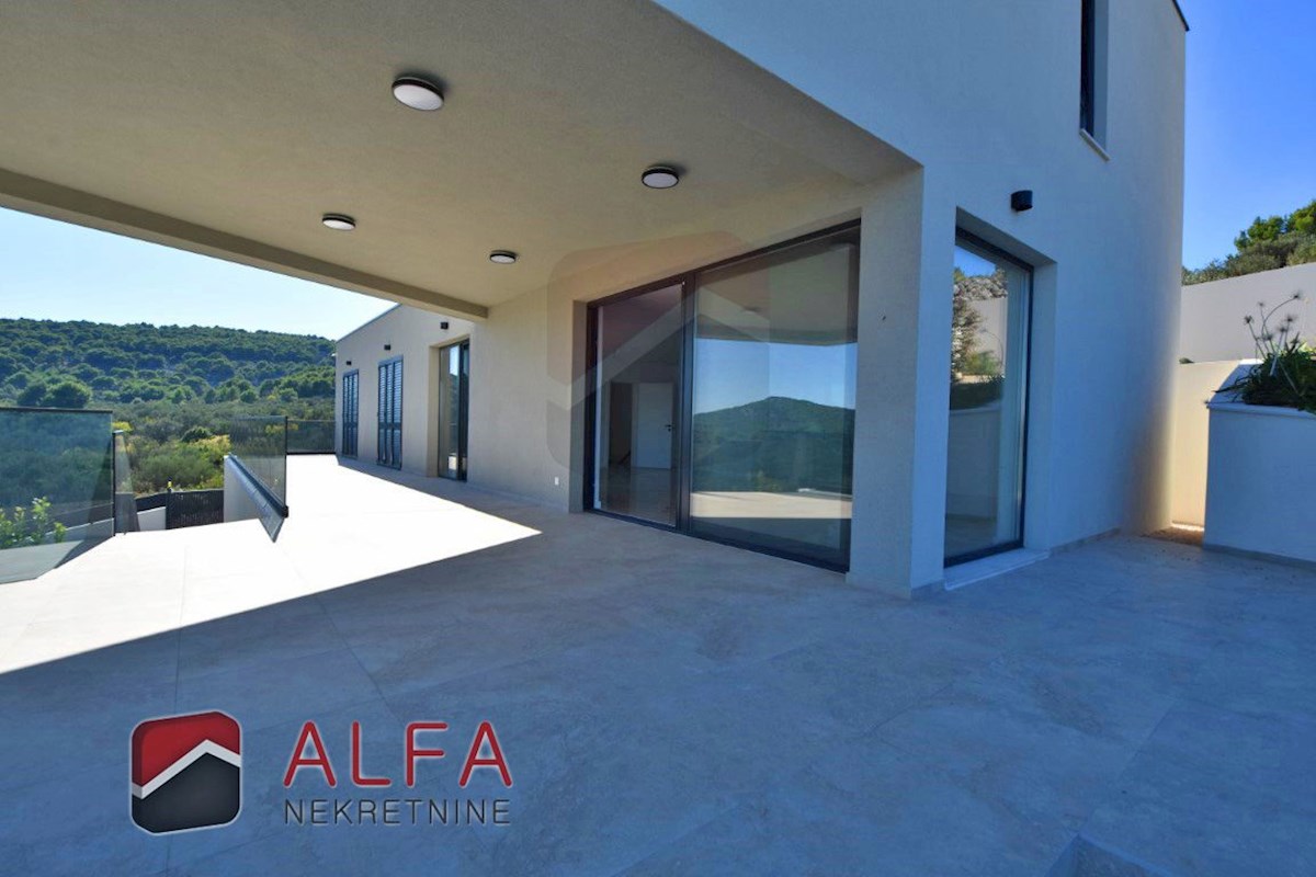 Croazia, Isola di Murter, Betina – ATTRAENTE – nuova villa di lusso per famiglie in vendita, piscina, garage e vista mare