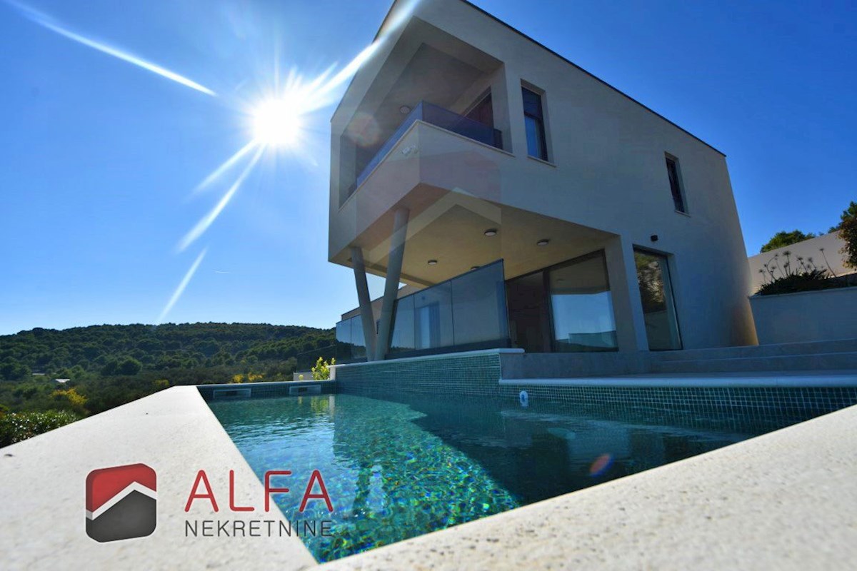 Croazia, Isola di Murter, Betina – ATTRAENTE – nuova villa di lusso per famiglie in vendita, piscina, garage e vista mare