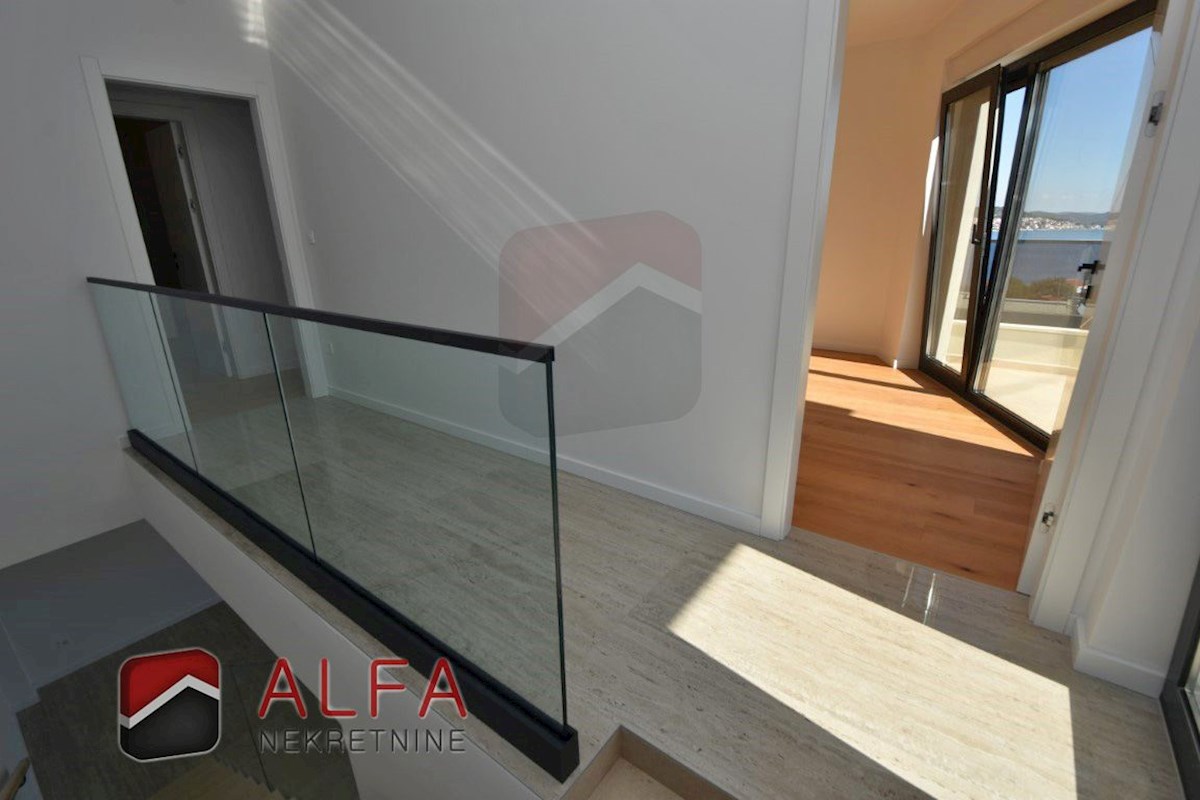 Croazia, Isola di Murter, Betina – ATTRAENTE – nuova villa di lusso per famiglie in vendita, piscina, garage e vista mare