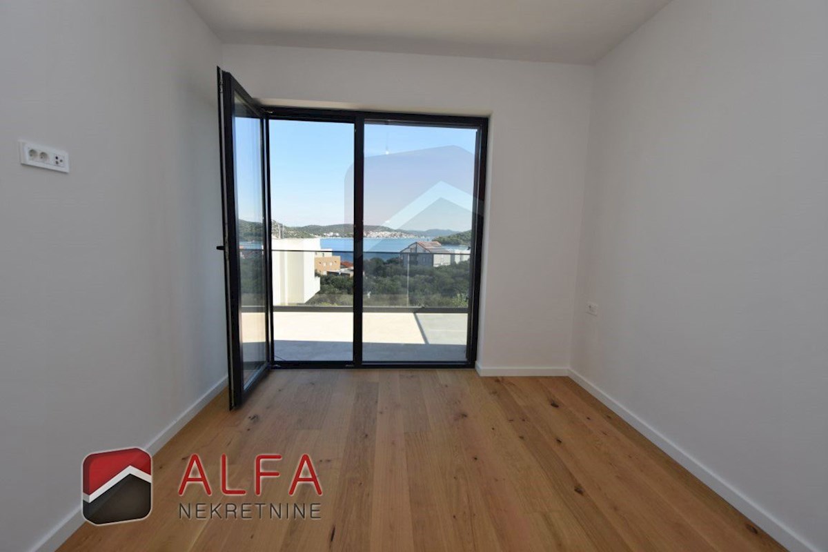 Croazia, Isola di Murter, Betina – ATTRAENTE – nuova villa di lusso per famiglie in vendita, piscina, garage e vista mare