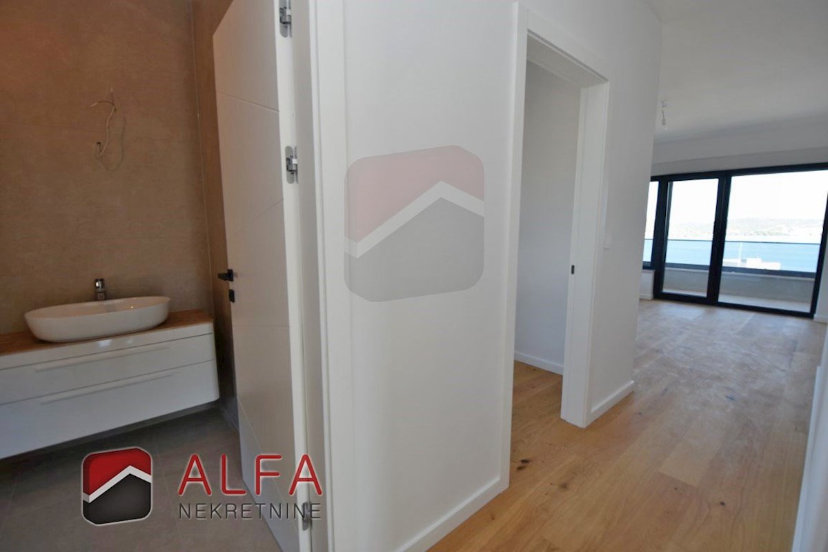 Croazia, Isola di Murter, Betina – ATTRAENTE – nuova villa di lusso per famiglie in vendita, piscina, garage e vista mare