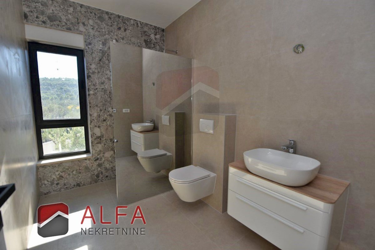 Croazia, Isola di Murter, Betina – ATTRAENTE – nuova villa di lusso per famiglie in vendita, piscina, garage e vista mare