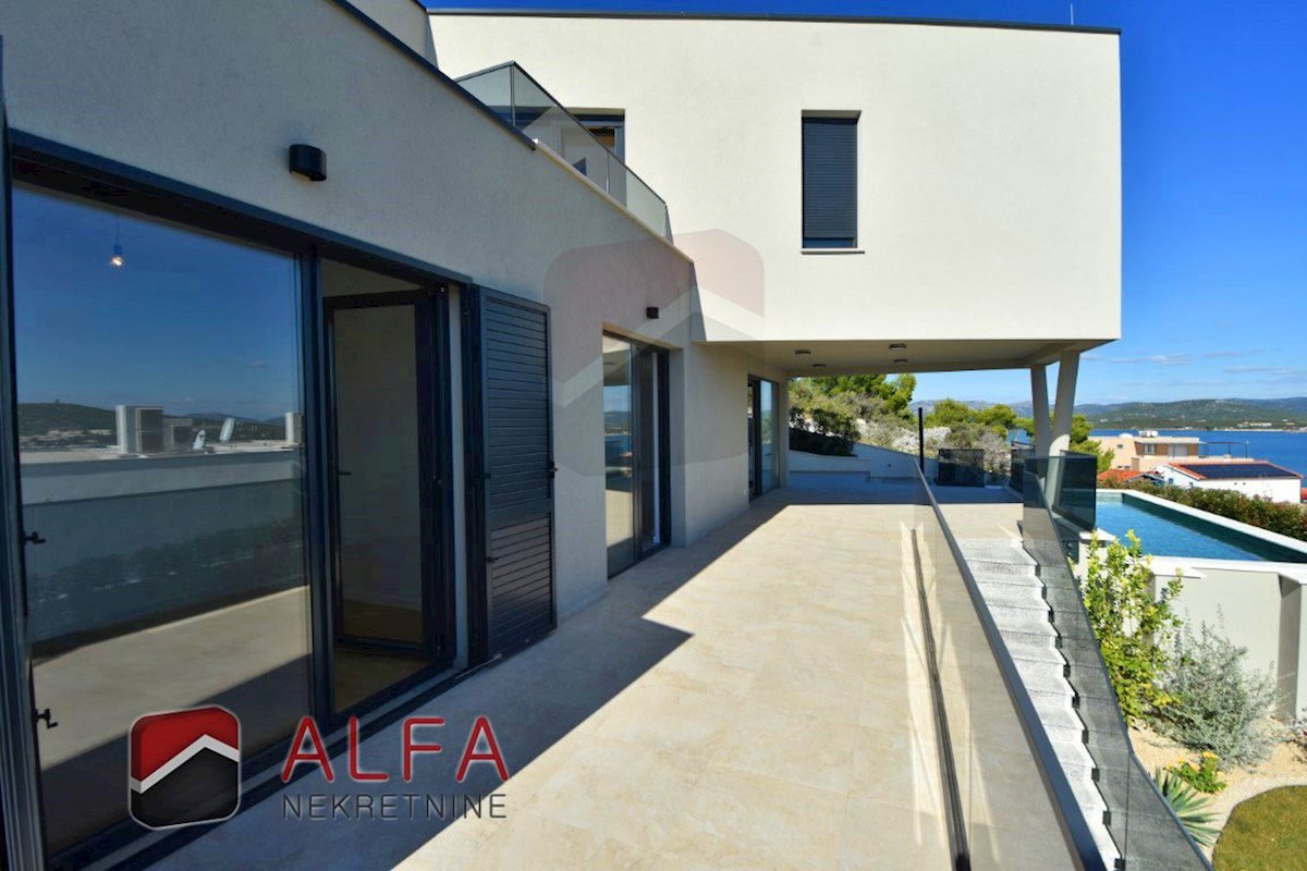 Croazia, Isola di Murter, Betina – ATTRAENTE – nuova villa di lusso per famiglie in vendita, piscina, garage e vista mare