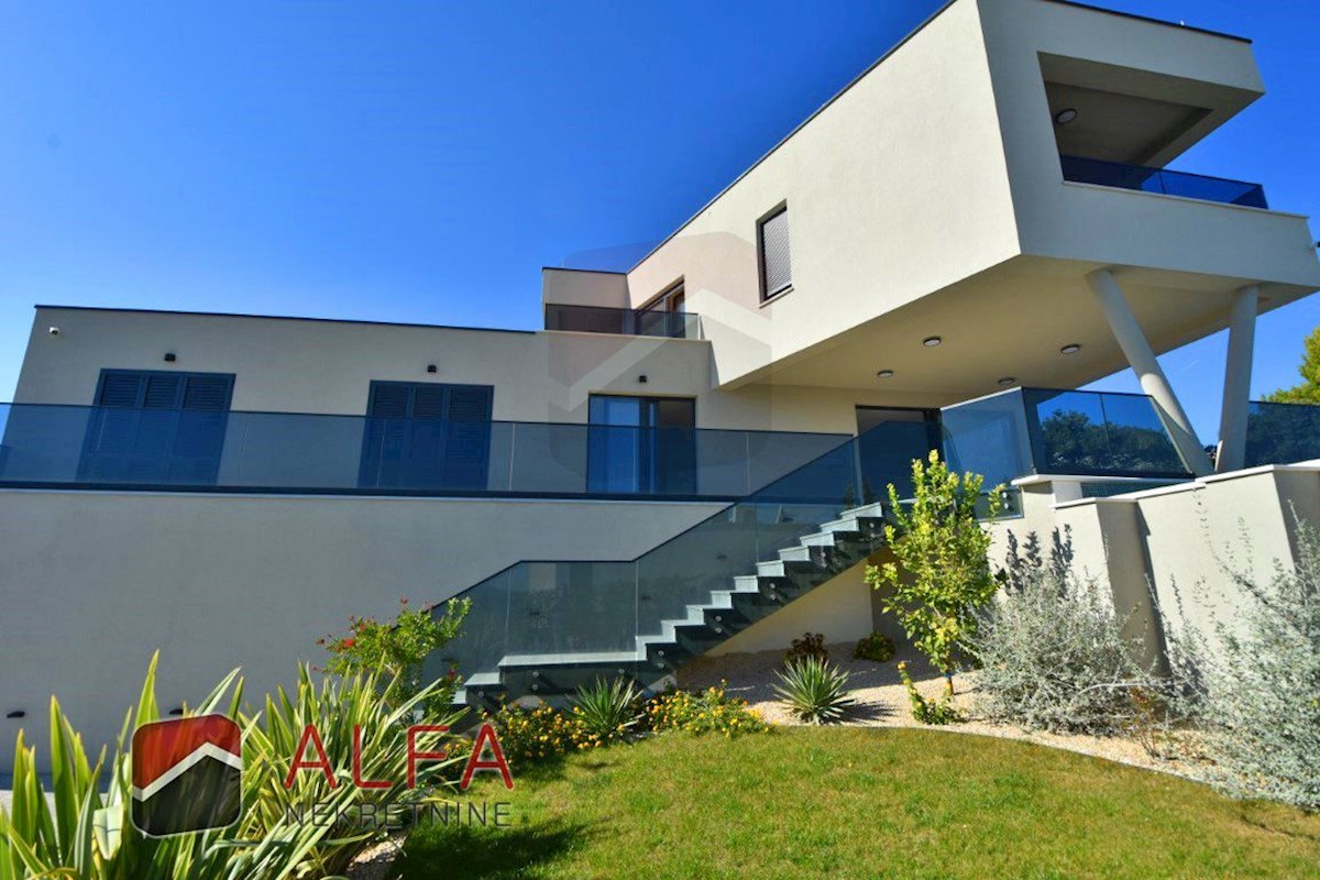 Croazia, Isola di Murter, Betina – ATTRAENTE – nuova villa di lusso per famiglie in vendita, piscina, garage e vista mare