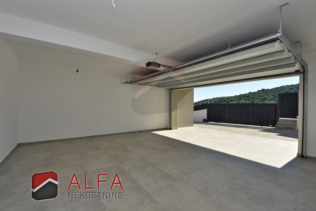 Croazia, Isola di Murter, Betina – ATTRAENTE – nuova villa di lusso per famiglie in vendita, piscina, garage e vista mare