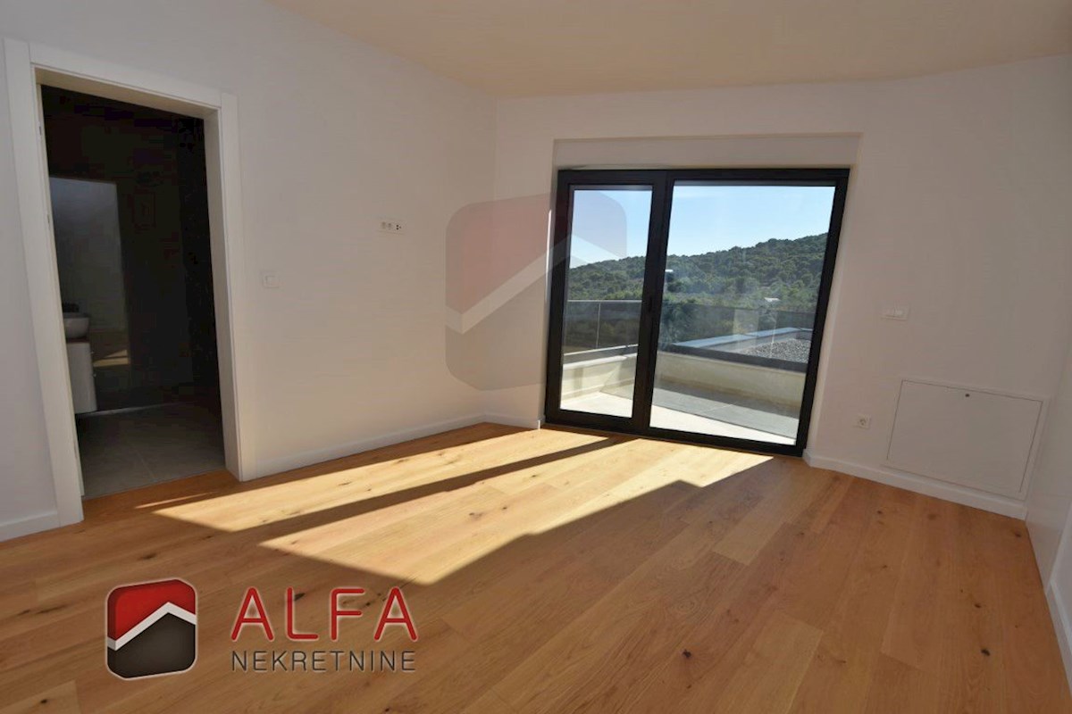 Croazia, Isola di Murter, Betina – ATTRAENTE – nuova villa di lusso per famiglie in vendita, piscina, garage e vista mare