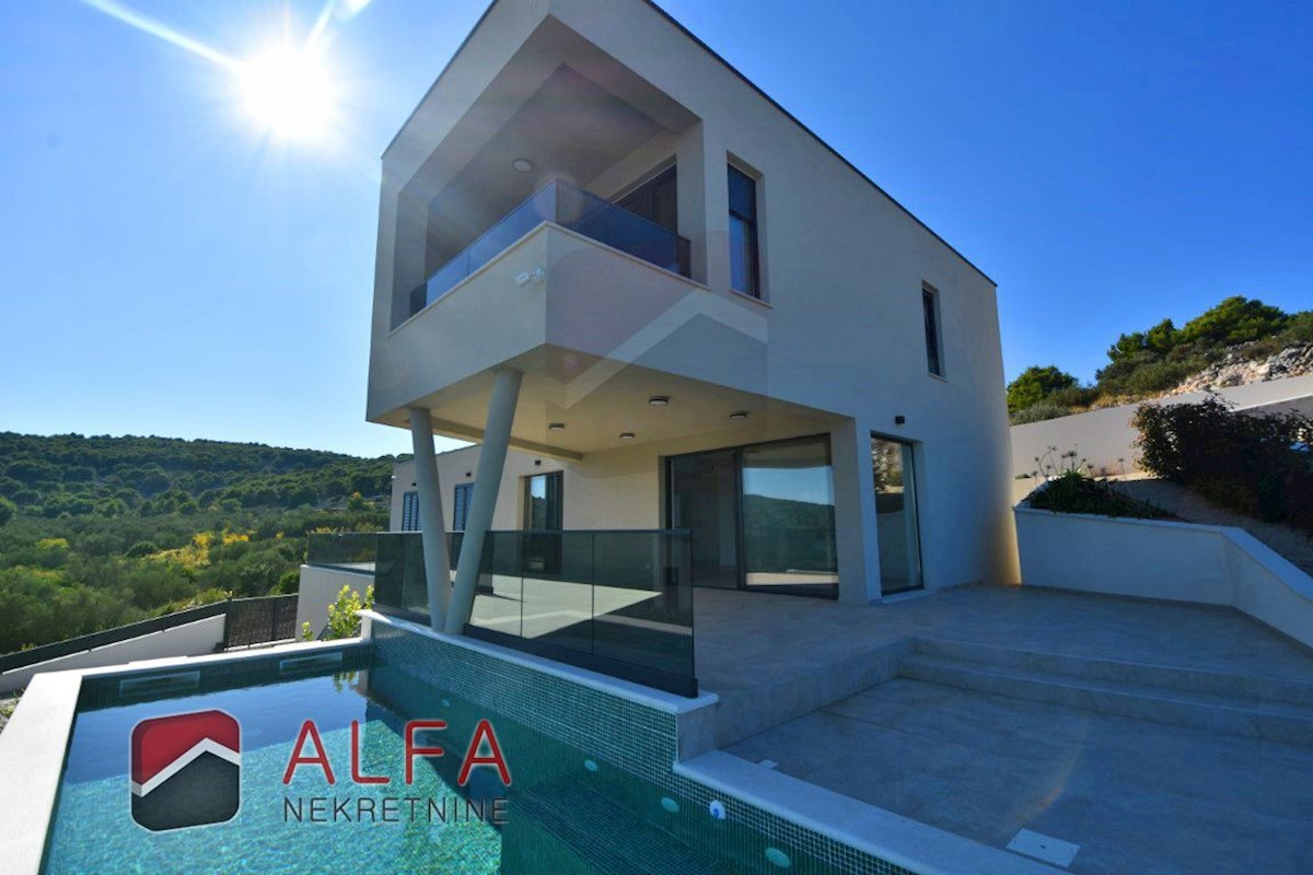 Croazia, Isola di Murter, Betina – ATTRAENTE – nuova villa di lusso per famiglie in vendita, piscina, garage e vista mare