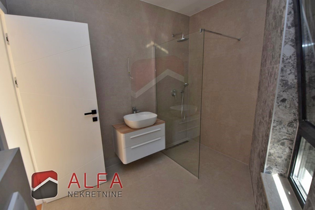 Croazia, Isola di Murter, Betina – ATTRAENTE – nuova villa di lusso per famiglie in vendita, piscina, garage e vista mare