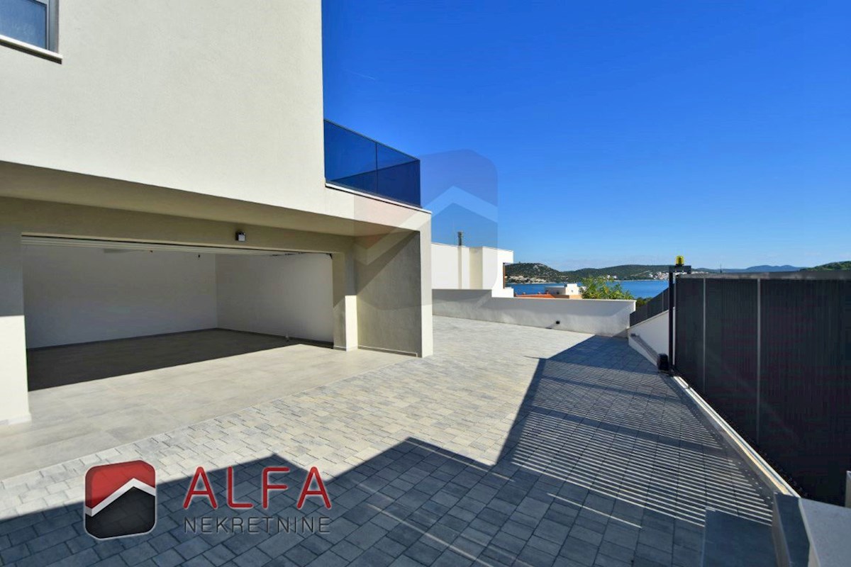 Croazia, Isola di Murter, Betina – ATTRAENTE – nuova villa di lusso per famiglie in vendita, piscina, garage e vista mare