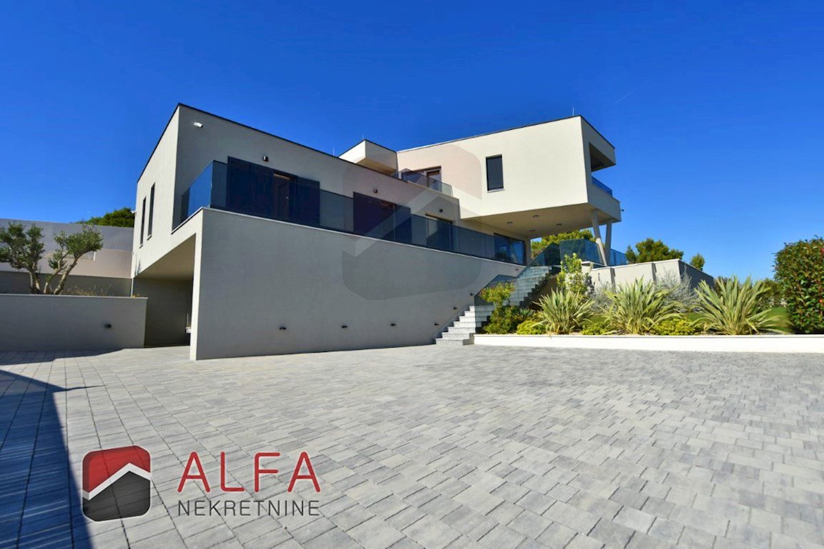 Croazia, Isola di Murter, Betina – ATTRAENTE – nuova villa di lusso per famiglie in vendita, piscina, garage e vista mare