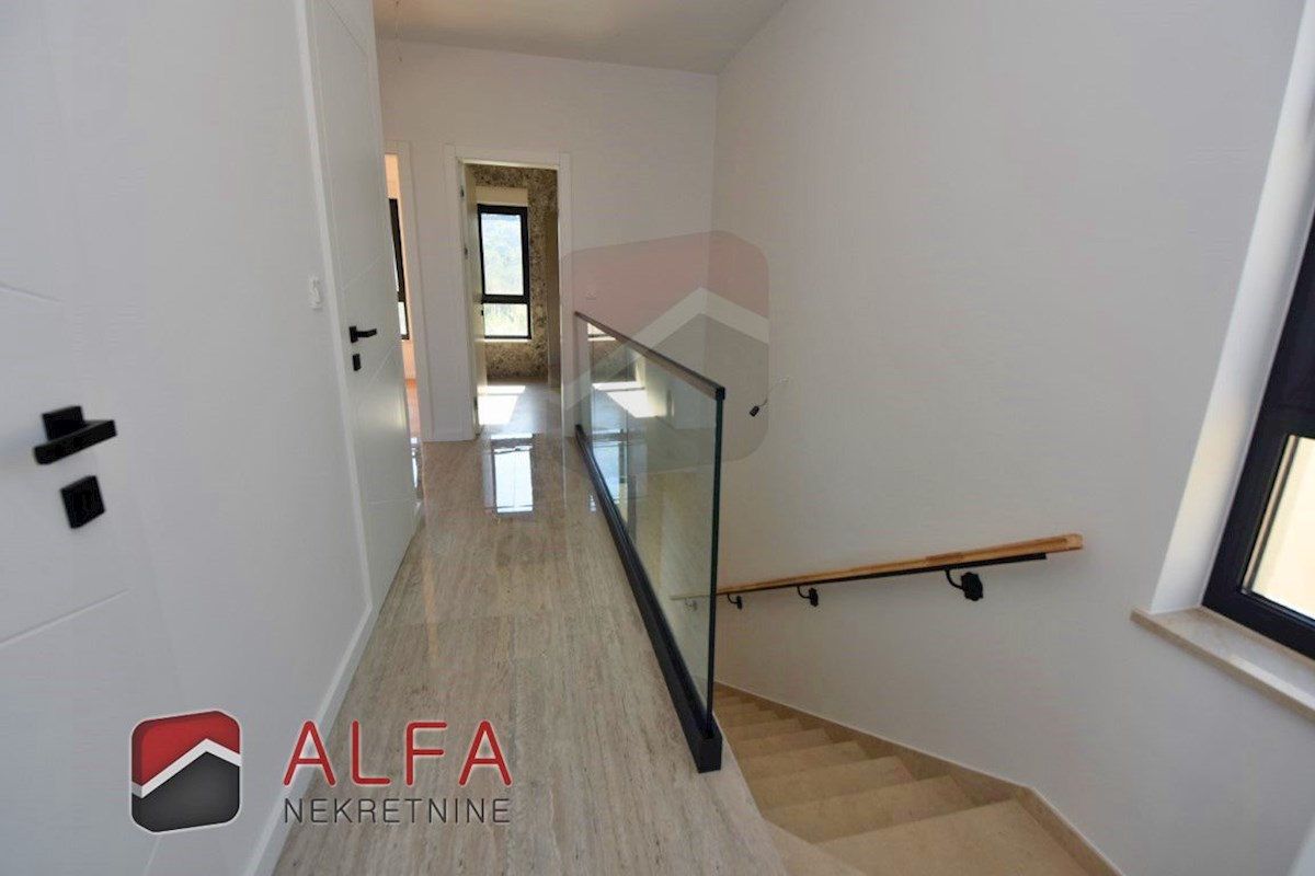 Croazia, Isola di Murter, Betina – ATTRAENTE – nuova villa di lusso per famiglie in vendita, piscina, garage e vista mare