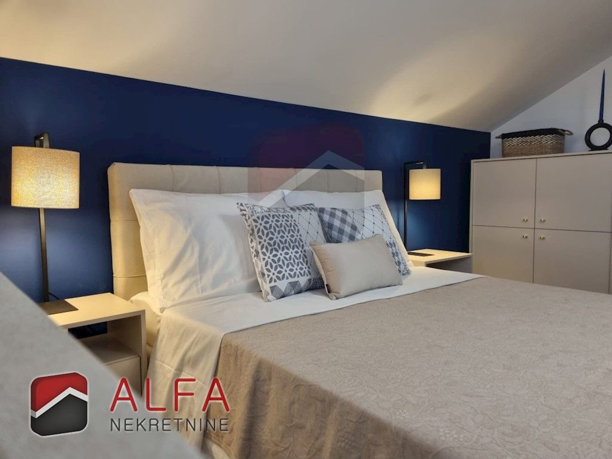 Croazia, Vodice, appartamento con due camere da letto splendidamente arredato in vendita vicino al mare