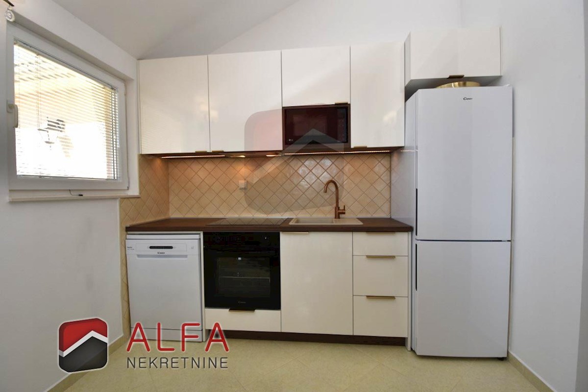 Croazia, Vodice, appartamento con due camere da letto splendidamente arredato in vendita vicino al mare