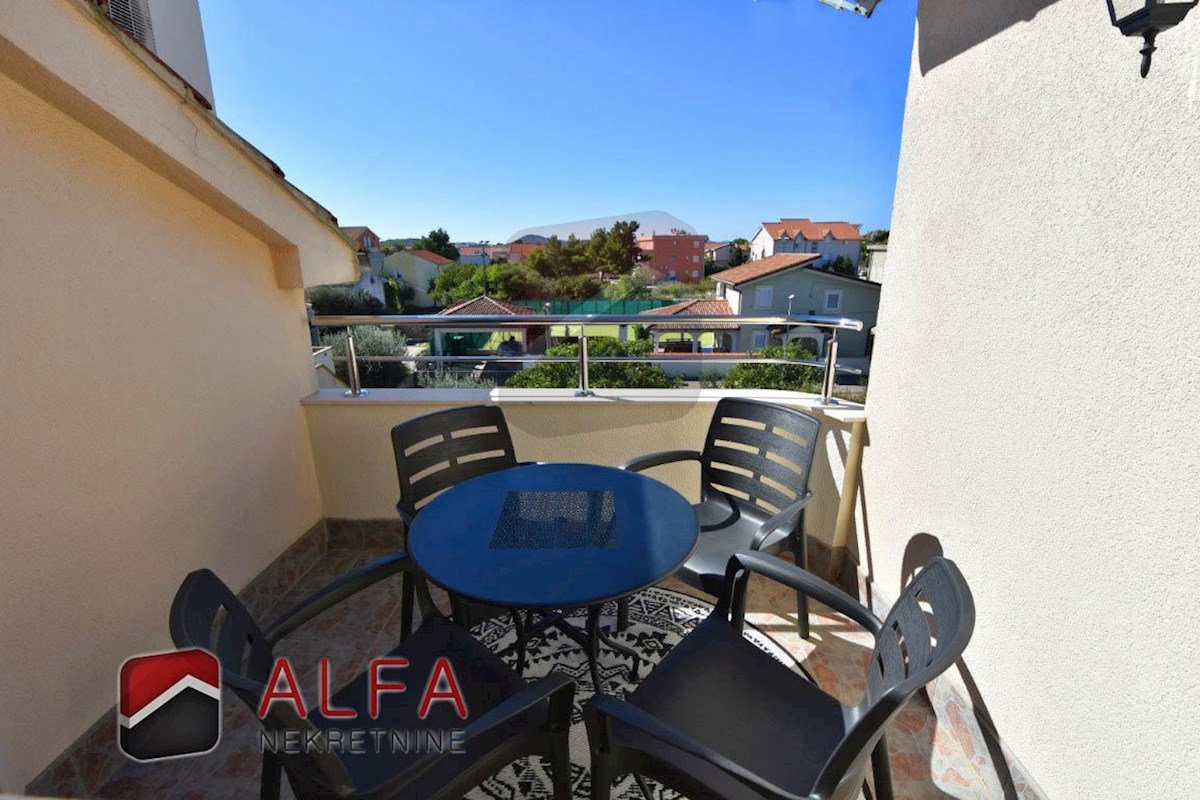 Croazia, Vodice, appartamento con due camere da letto splendidamente arredato in vendita vicino al mare