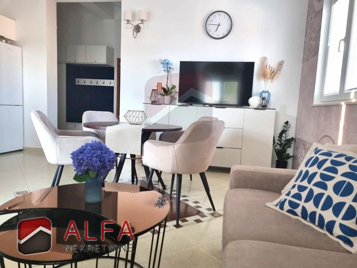 Croazia, Vodice, appartamento con due camere da letto splendidamente arredato in vendita vicino al mare