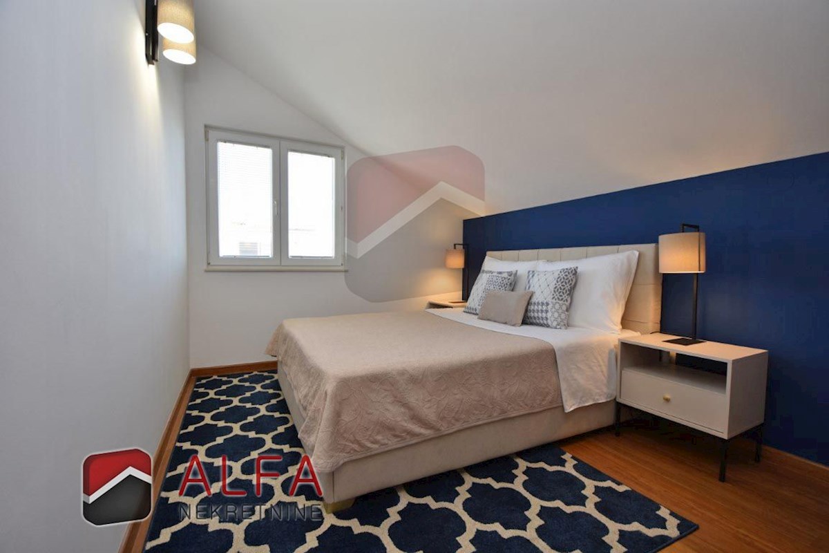 Croazia, Vodice, appartamento con due camere da letto splendidamente arredato in vendita vicino al mare