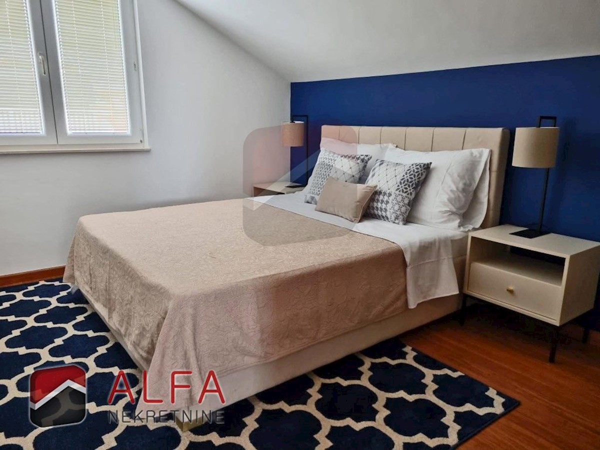 Croazia, Vodice, appartamento con due camere da letto splendidamente arredato in vendita vicino al mare