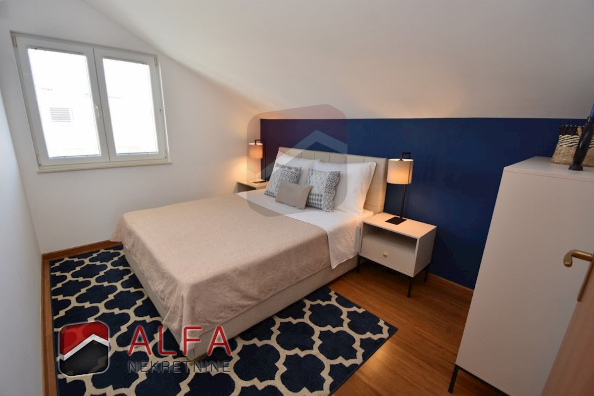 Croazia, Vodice, appartamento con due camere da letto splendidamente arredato in vendita vicino al mare