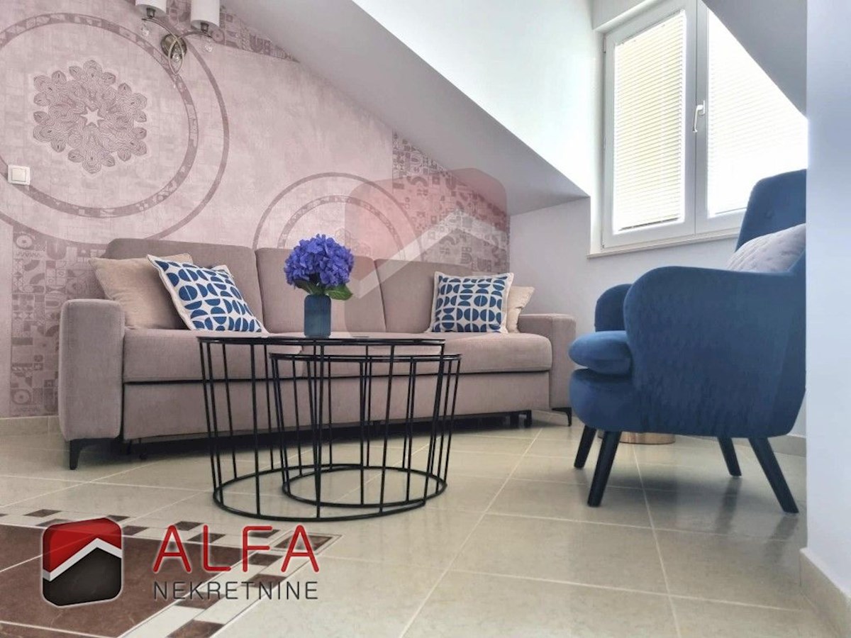 Croazia, Vodice, appartamento con due camere da letto splendidamente arredato in vendita vicino al mare