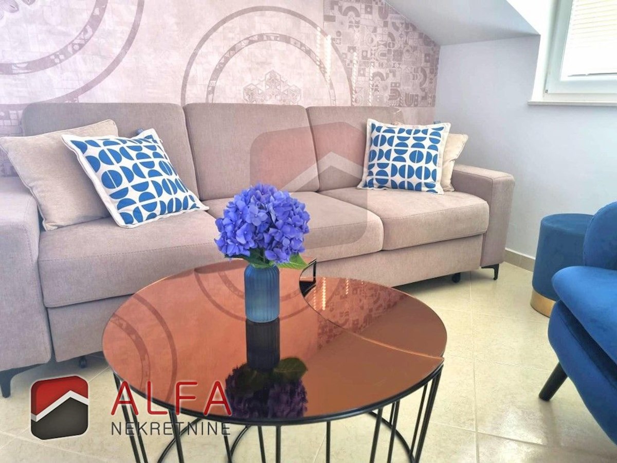 Croazia, Vodice, appartamento con due camere da letto splendidamente arredato in vendita vicino al mare