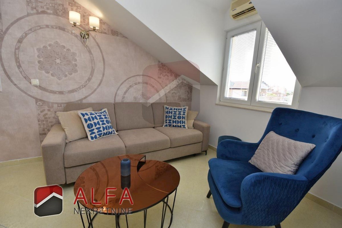 Croazia, Vodice, appartamento con due camere da letto splendidamente arredato in vendita vicino al mare