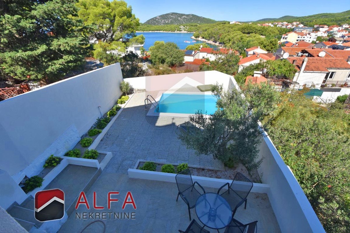 Croazia, Tribunj, casa in vendita con piscina e magnifica vista panoramica sul mare