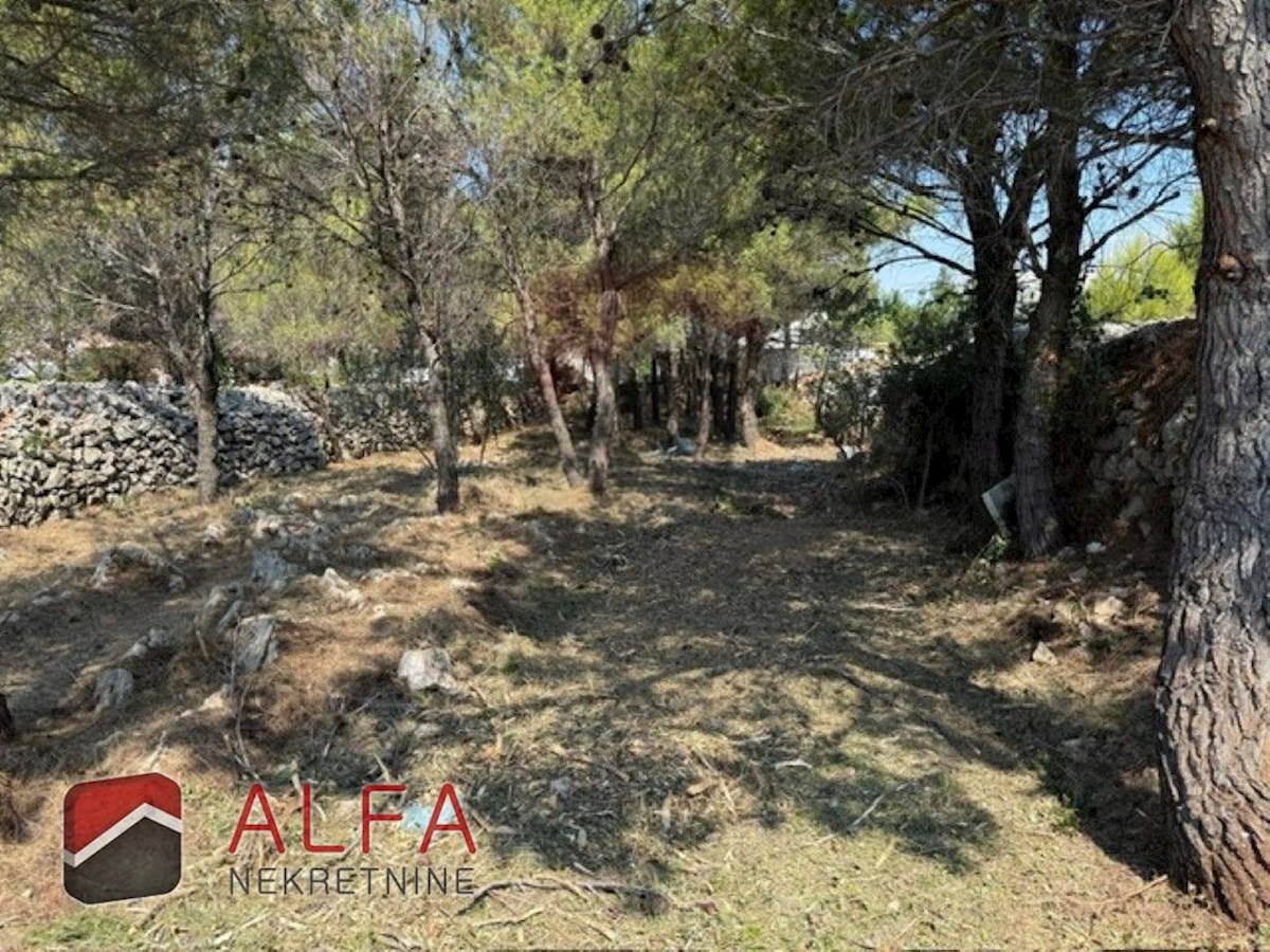 Croazia, Vodice, terreno edificabile in vendita con un progetto per 9 appartamenti