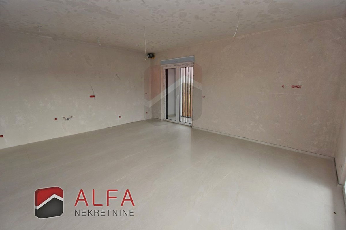 Croazia, Vodice, nuova costruzione, confortevole appartamento in vendita al primo piano + terrazza sul tetto