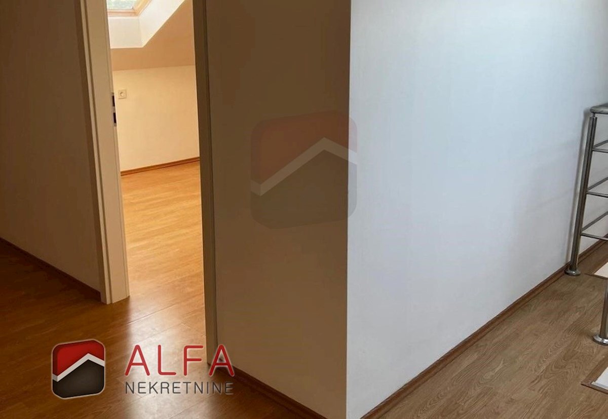 Croazia, Vodice, spazioso appartamento con galleria in vendita, secondo piano, vista mare