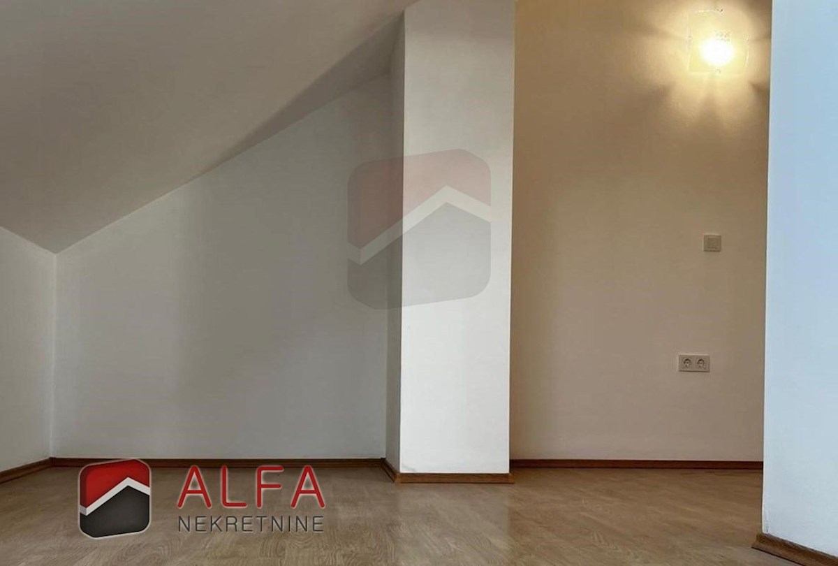 Croazia, Vodice, spazioso appartamento con galleria in vendita, secondo piano, vista mare